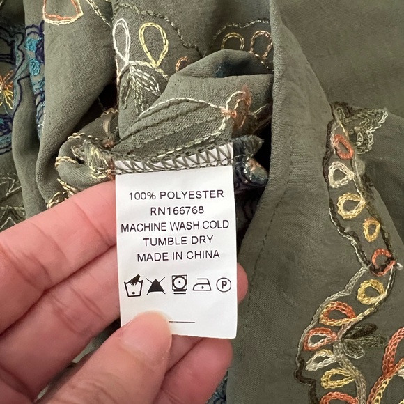 PARAMI DESIGN Embroidered Flutter Sleeve Top EUC - Picture 7 of 7